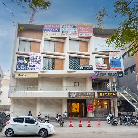 Hotel Lee Grand Ānand Kültér fotó