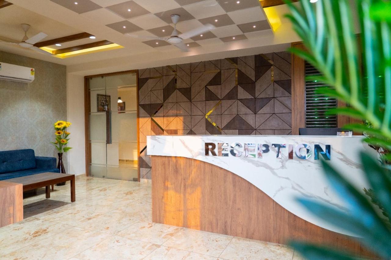 Hotel Lee Grand Ānand Kültér fotó
