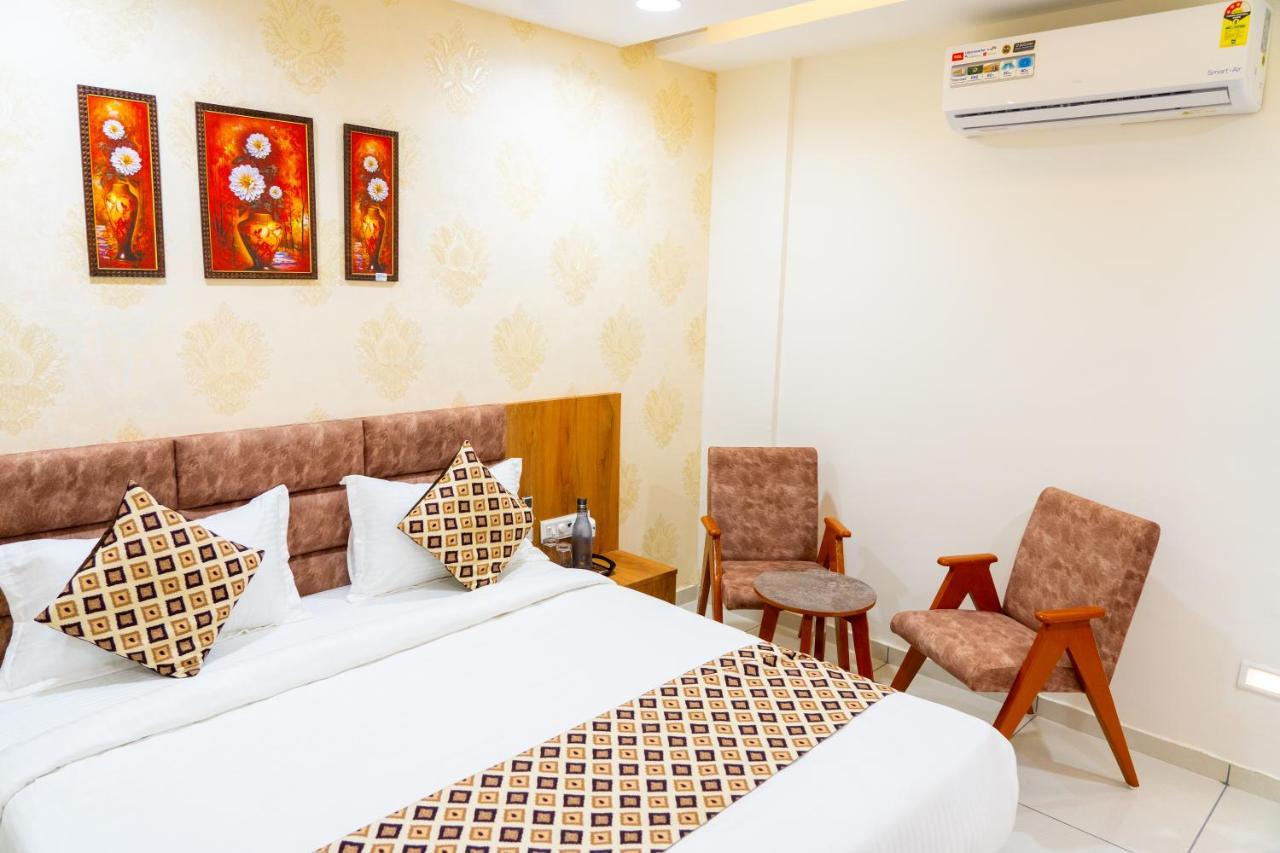 Hotel Lee Grand Ānand Kültér fotó
