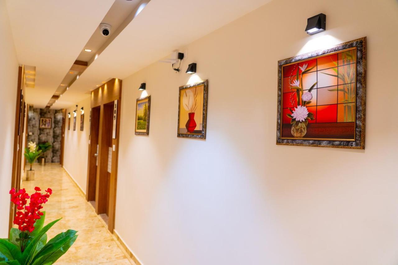 Hotel Lee Grand Ānand Kültér fotó