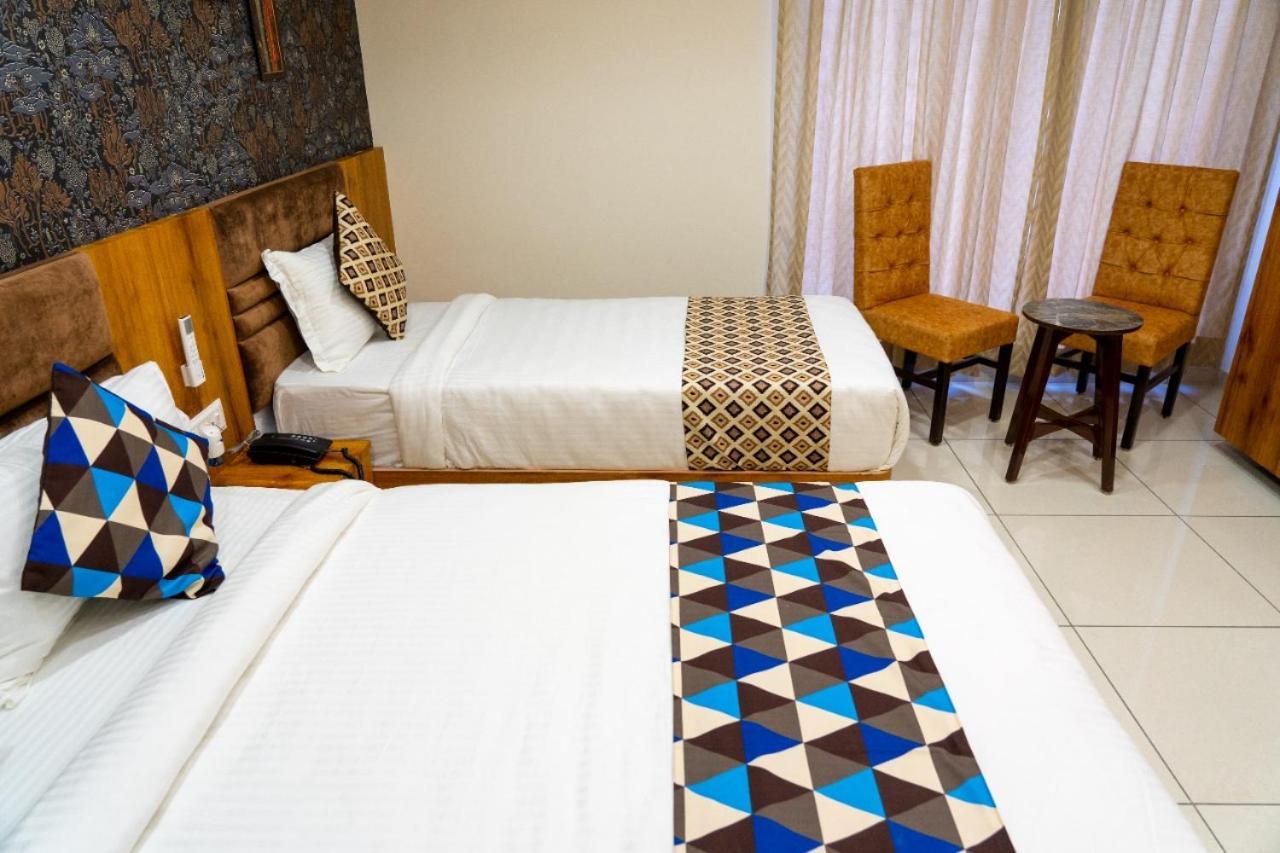 Hotel Lee Grand Ānand Kültér fotó