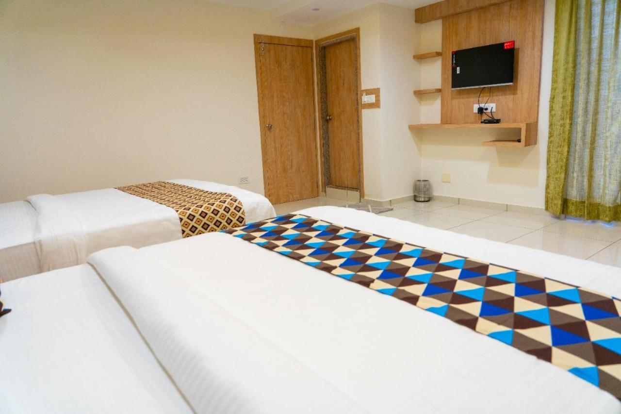 Hotel Lee Grand Ānand Kültér fotó