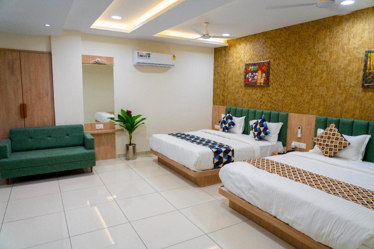 Hotel Lee Grand Ānand Kültér fotó