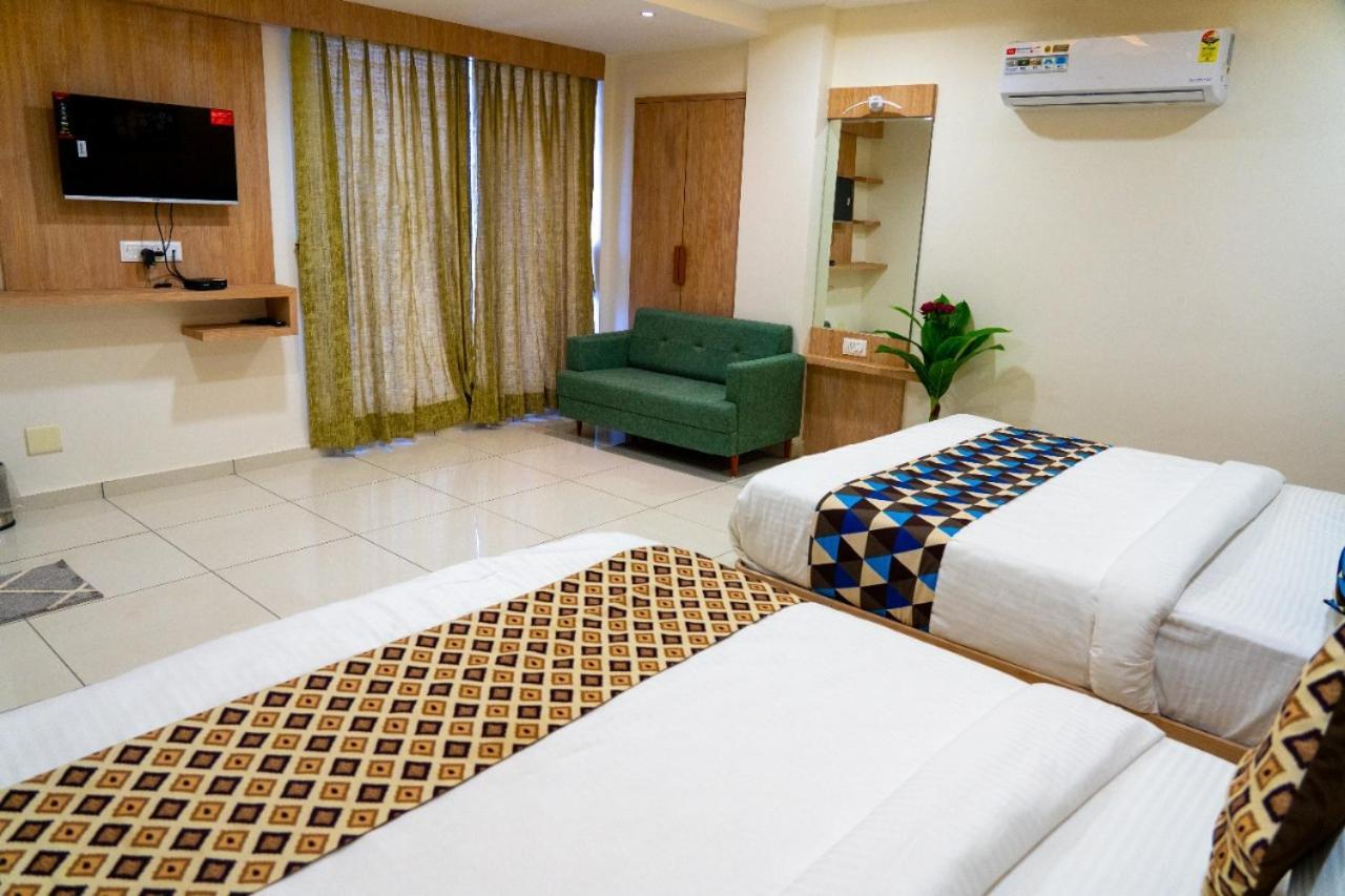 Hotel Lee Grand Ānand Kültér fotó