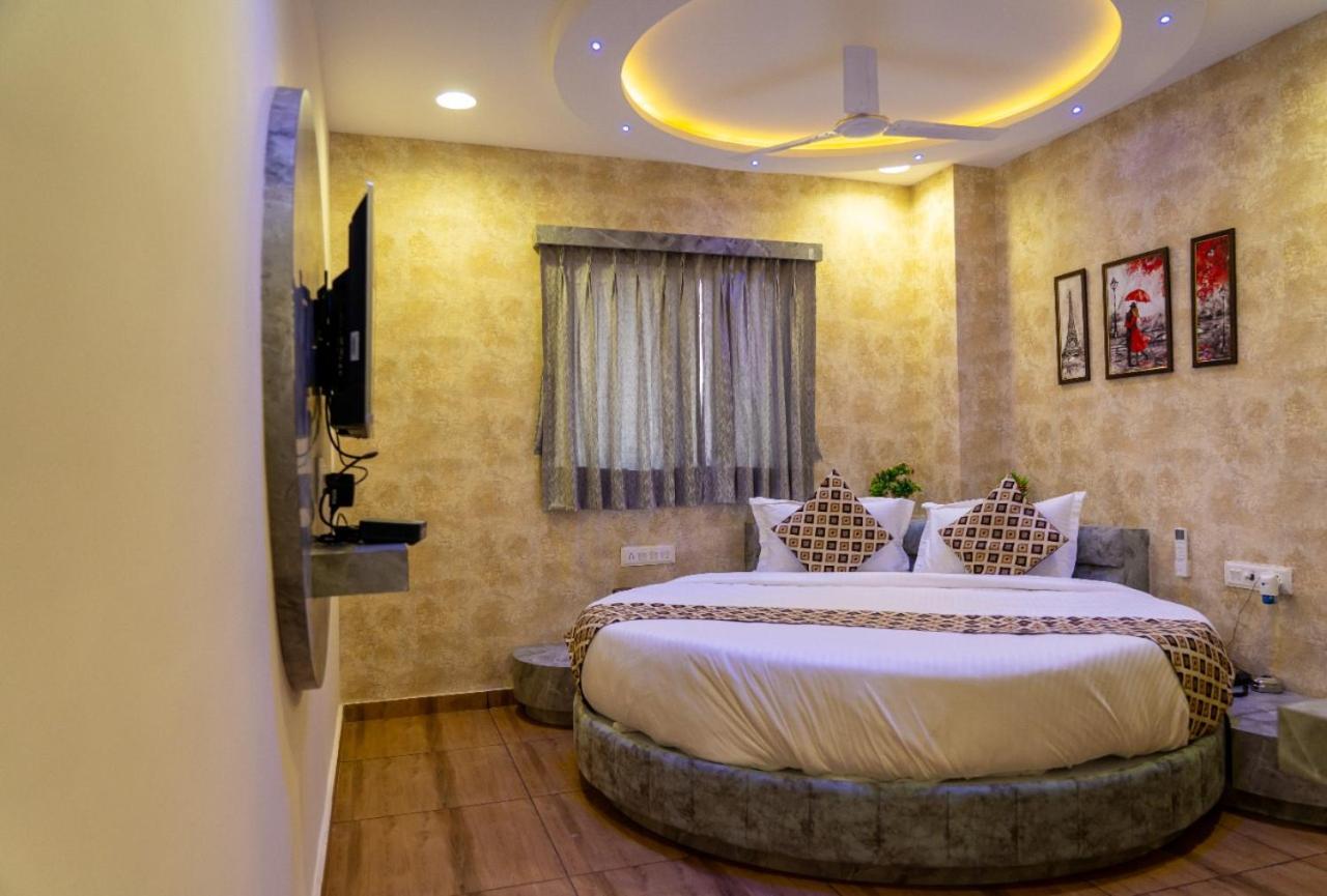 Hotel Lee Grand Ānand Kültér fotó