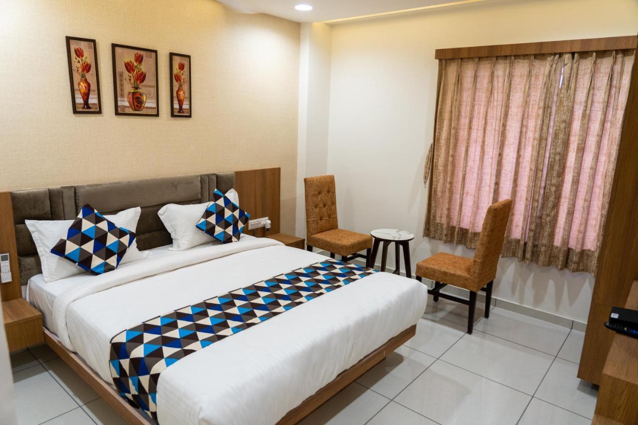 Hotel Lee Grand Ānand Kültér fotó